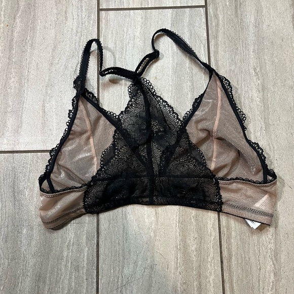 B Temptd Women's Black Lave Overlay Racerback Bralette Size Medium - Picture 3 of 4